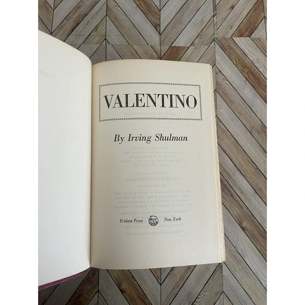 Irving SHULMAN / Valentino 1967 Good Condition No Dust Jacket